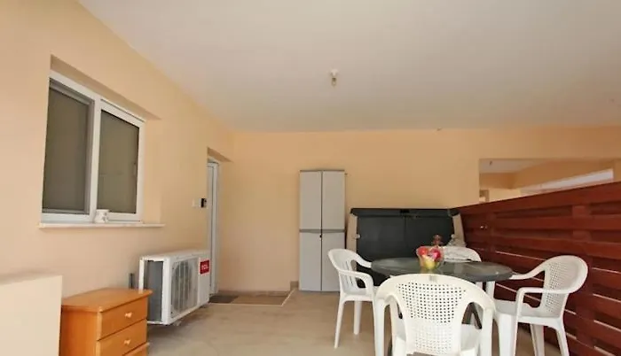 Nissi Golden Sands Family Lejlighed