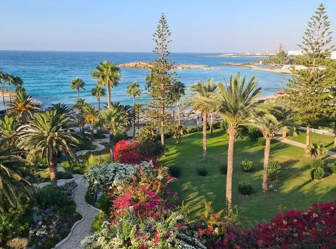 Nissi Golden Sands Family *