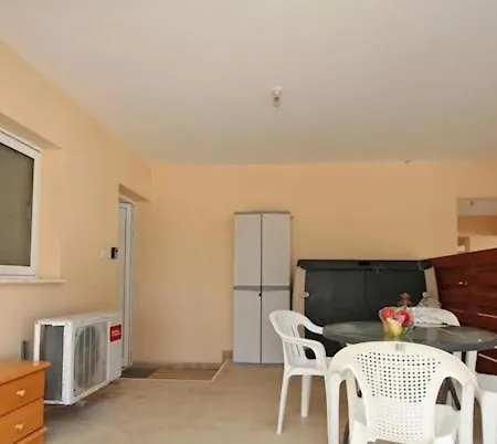 Nissi Golden Sands Family Daire