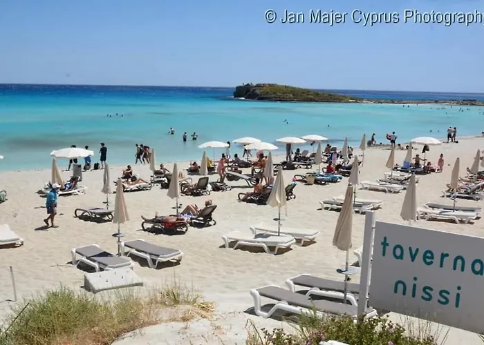 Nissi Golden Sands Family 公寓 *